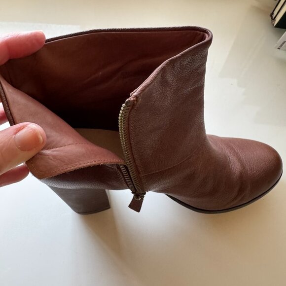 Cole Haan Nike Air Brown Stacked Heel Zip Ankle Boots - Size 6.5 - Picture 3 of 6